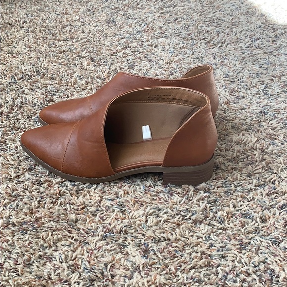 Universal Thread Shoes - Picture 2 of 2